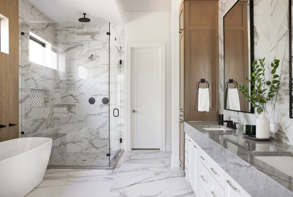 Example of a transitional bathroom design in Dallas