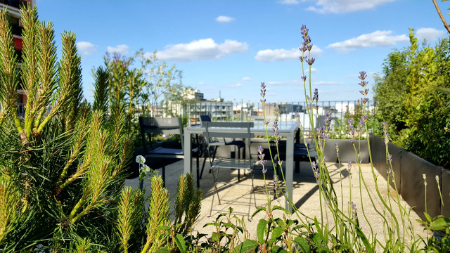 L&agrave;-haut - Terrasse mediterranean-courtyard