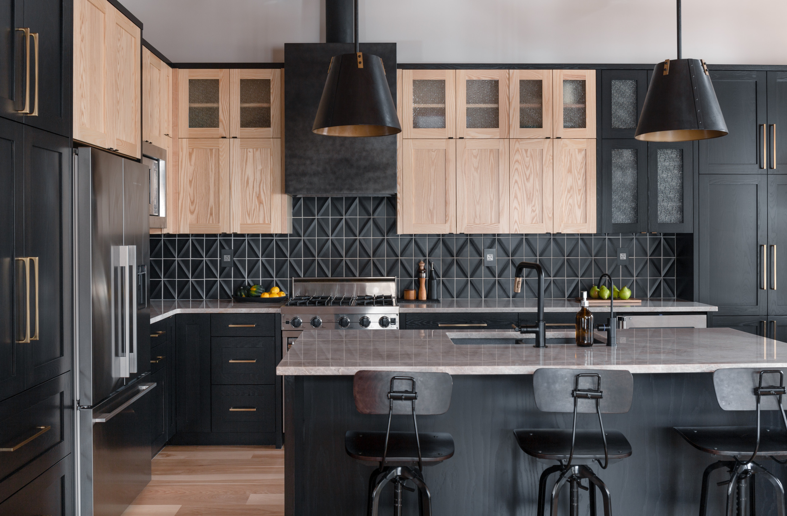 New This Week: 7 Stylish Kitchens With Bold Black Cabinets, image size:2560x1680