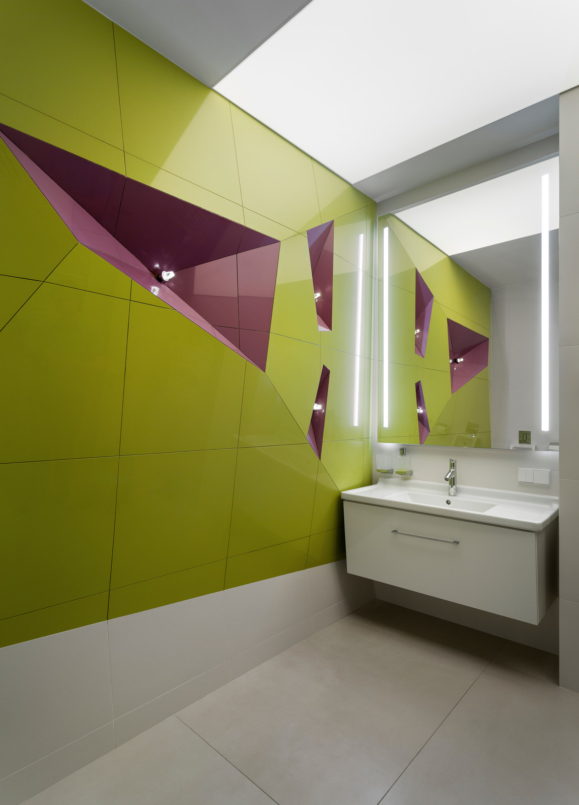 On the verge of illusion