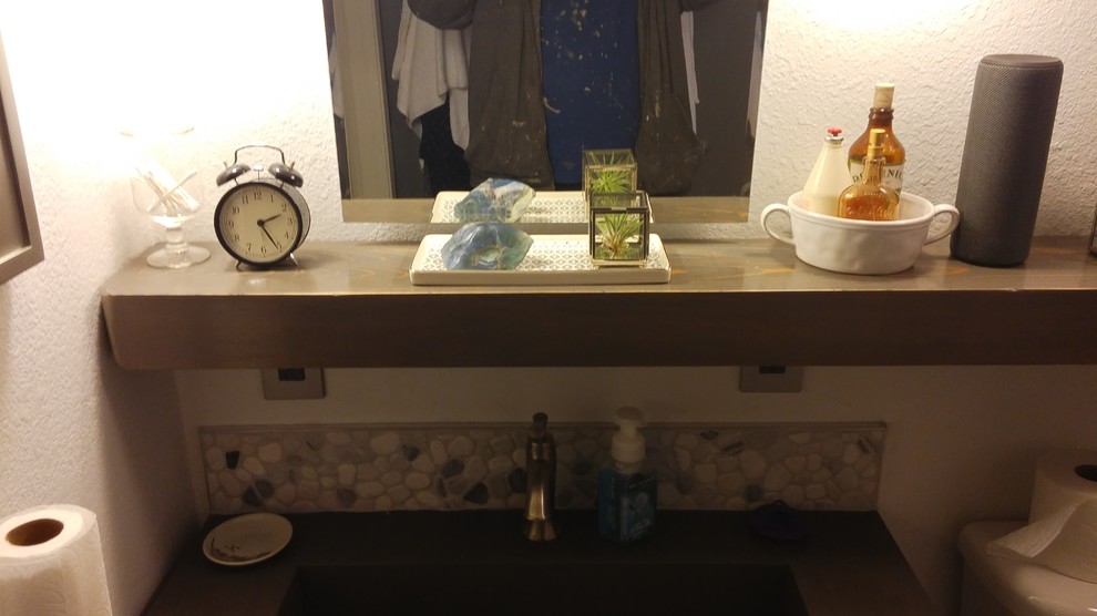 Example of a transitional bathroom design in Seattle