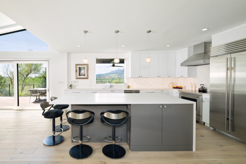 Inspiration for a mid-century modern kitchen remodel in Denver