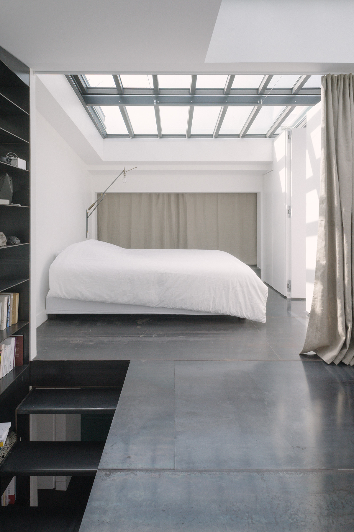 Réhabilitation d'un duplex esprit loft avec toit verrière coulissant