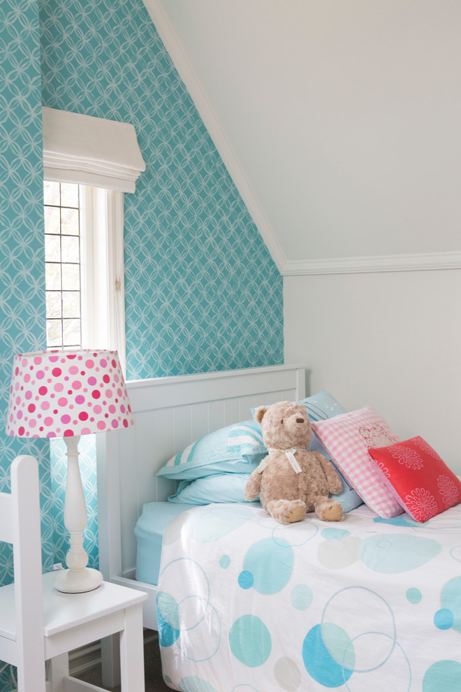 Design ideas for a mid-sized traditional kids' bedroom for kids 4-10 years old and girls in Auckland with white walls, carpet and beige floor.
