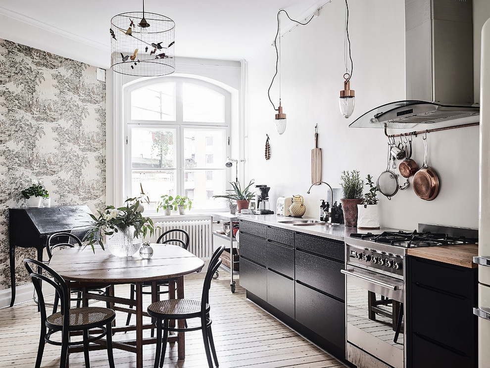 Design ideas for a scandinavian dining room in Gothenburg.