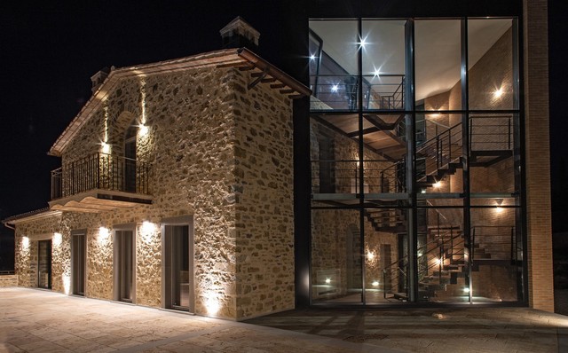 Casale la Rocca - Piscina, pavimenti e bagni in travertino Becagli Bocciardato contemporary-deck