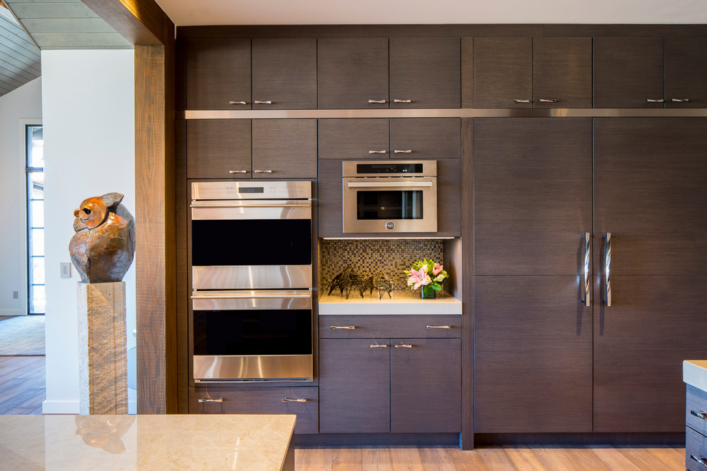 Kitchen - transitional kitchen idea in Jackson
