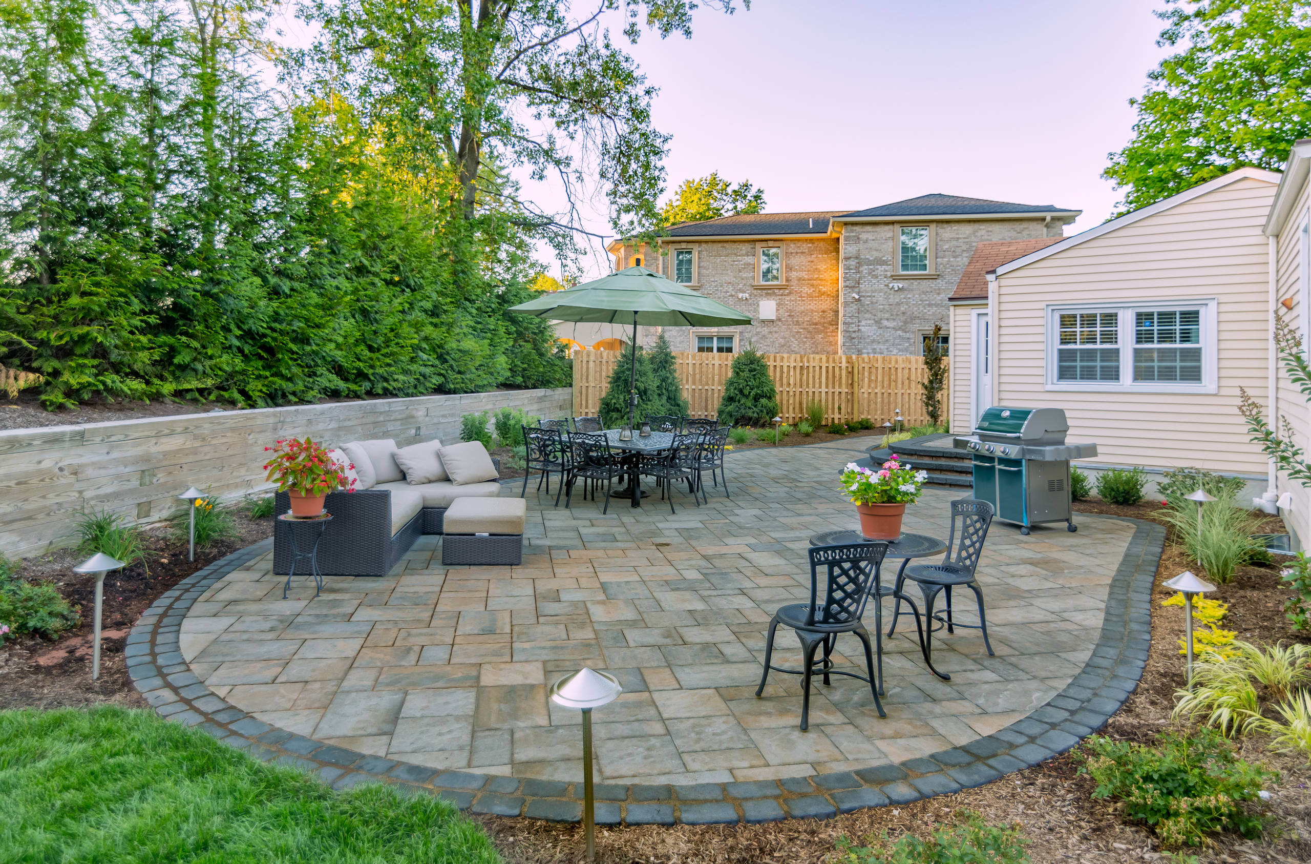 Backy patio and lighting