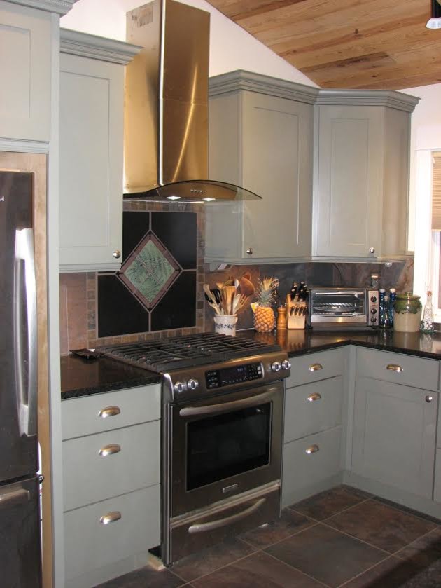 Kitchen - mid-sized transitional l-shaped porcelain tile kitchen idea with shaker cabinets, granite countertops, stainless steel appliances, an undermount sink, ceramic backsplash, brown backsplash and gray cabinets