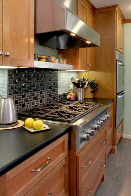 B.L Kitchen Remodel moderno-cucina