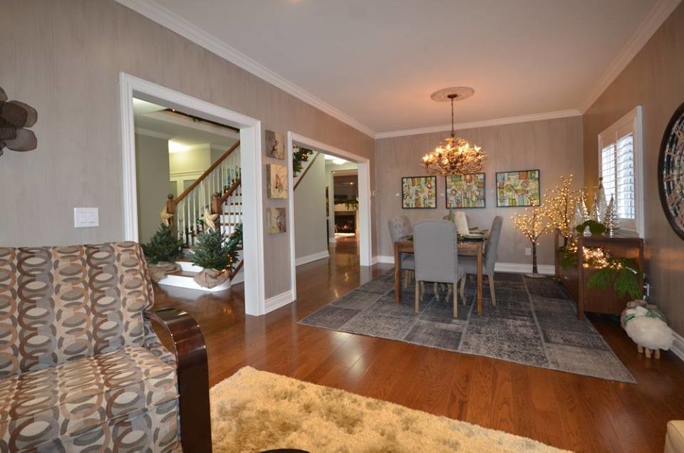 Example of a transitional home design design in Toronto