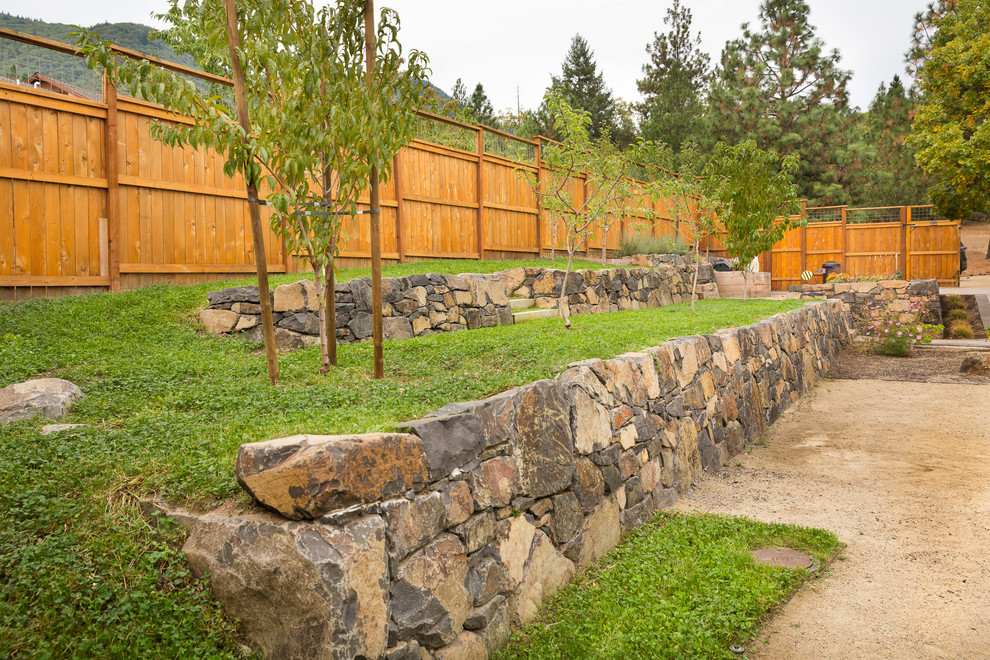 Designing Retaining Walls That Are Eye Catching and Interesting