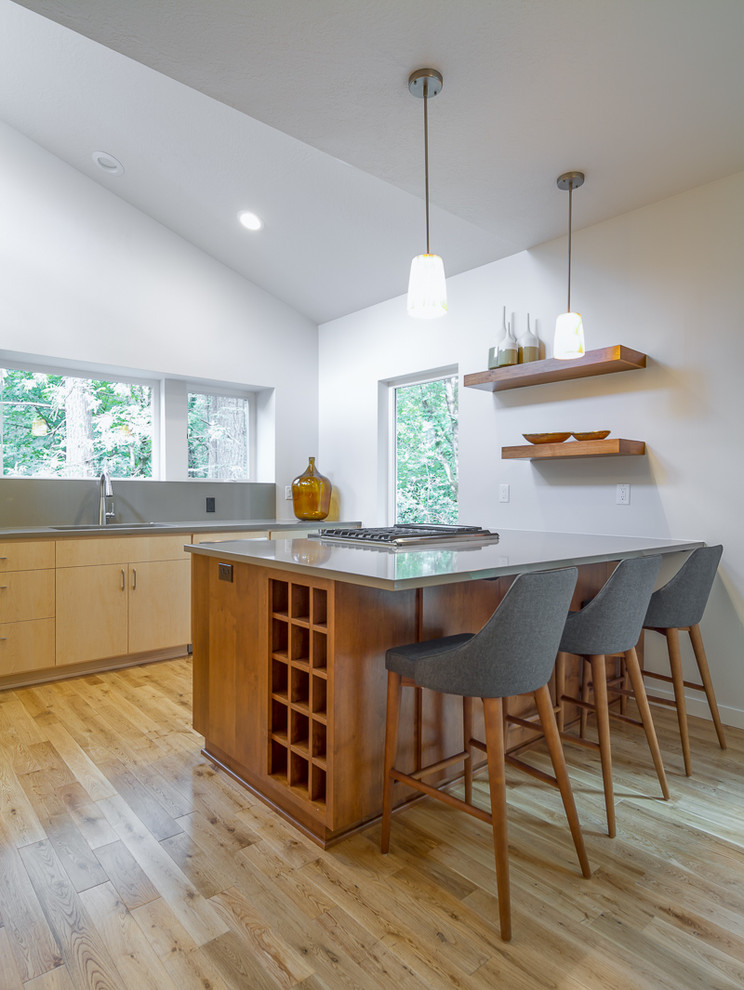 Mid-sized midcentury l-shaped separate kitchen in Other with an undermount sink, flat-panel cabinets, light wood cabinets, quartz benchtops, grey splashback, panelled appliances, light hardwood floors and a peninsula.