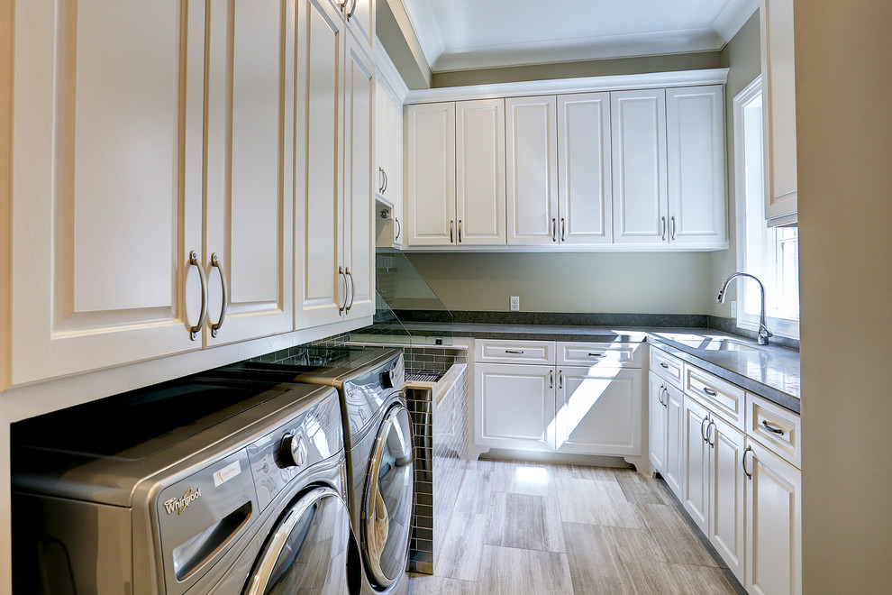 Laundry room - laundry room idea in Houston
