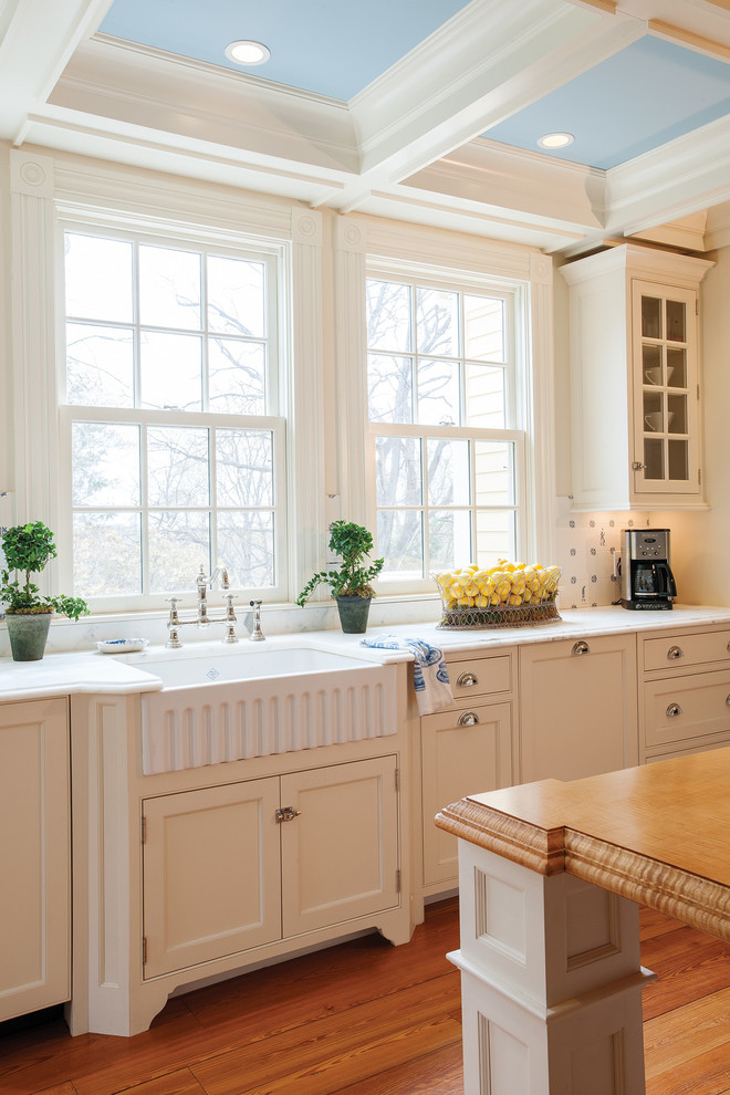 Example of a farmhouse kitchen design in Boston