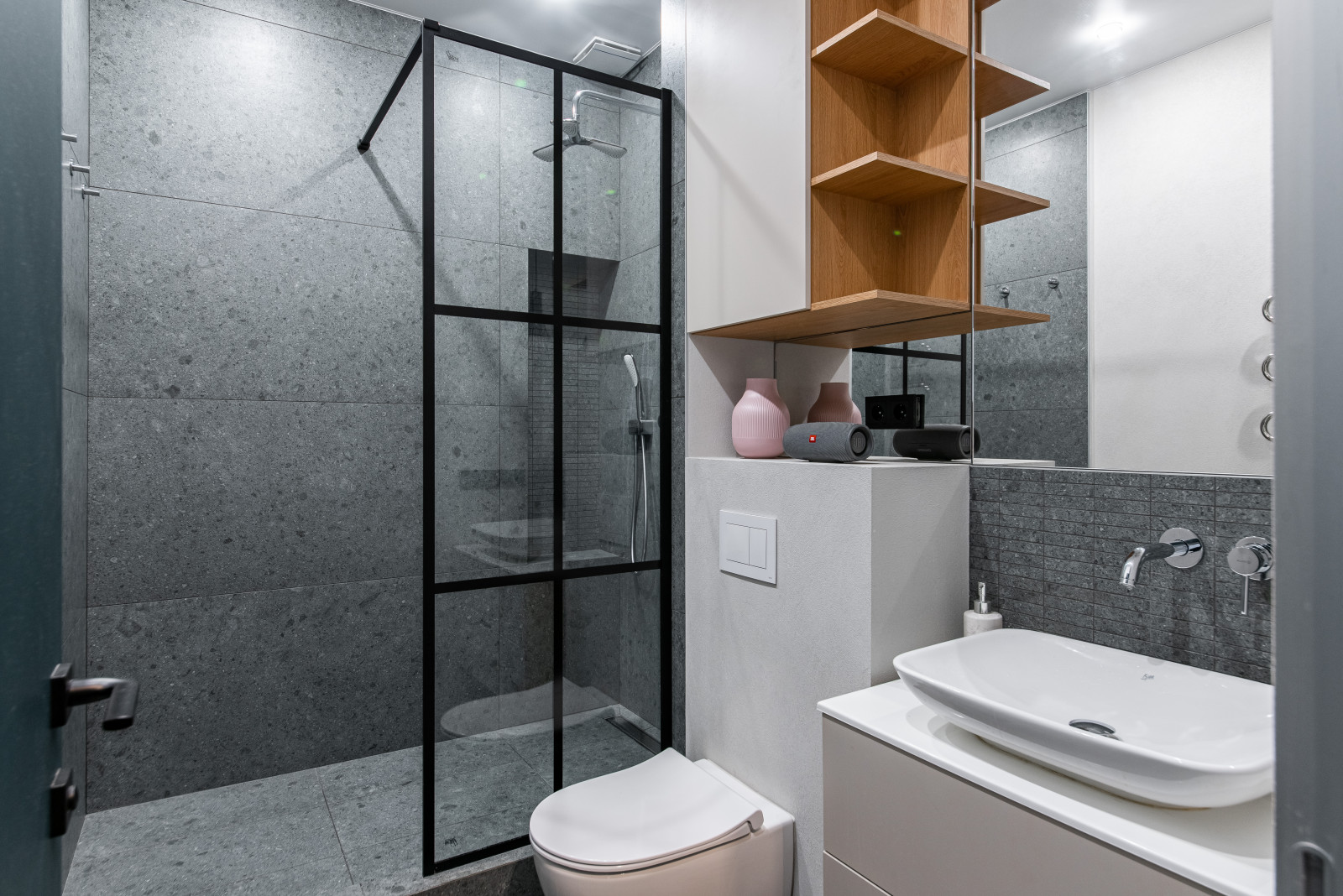 Совмещенный санузел с душевой.