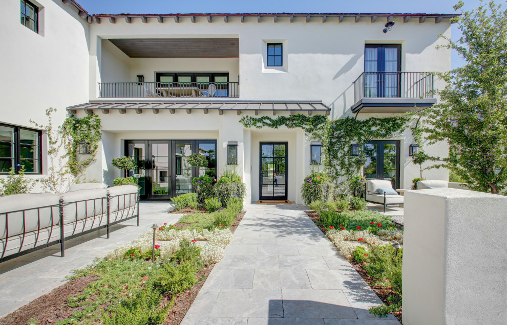 Inspiration for a transitional patio remodel in Phoenix