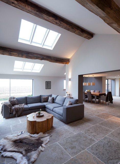 Barn Lounge with Log Stack trendy-dagligstue