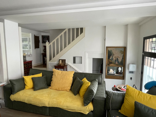 Salon contemporary-living-room