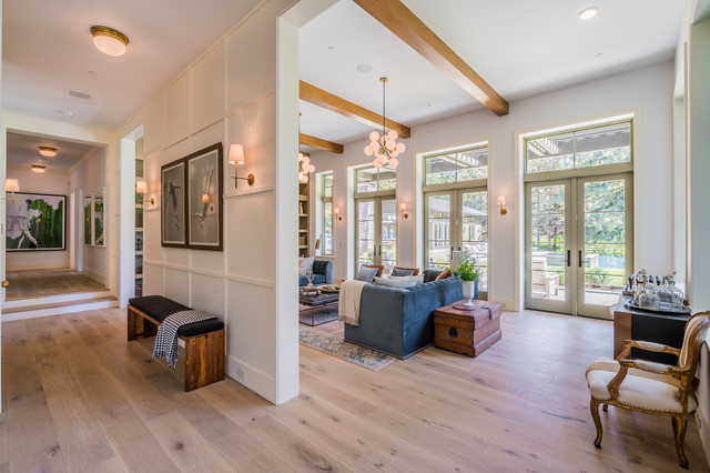 Example of a transitional home design design in Los Angeles