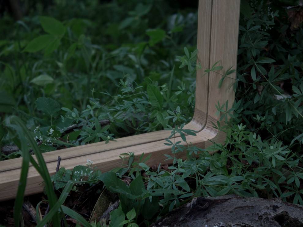 Зеркало в раме из ясеня