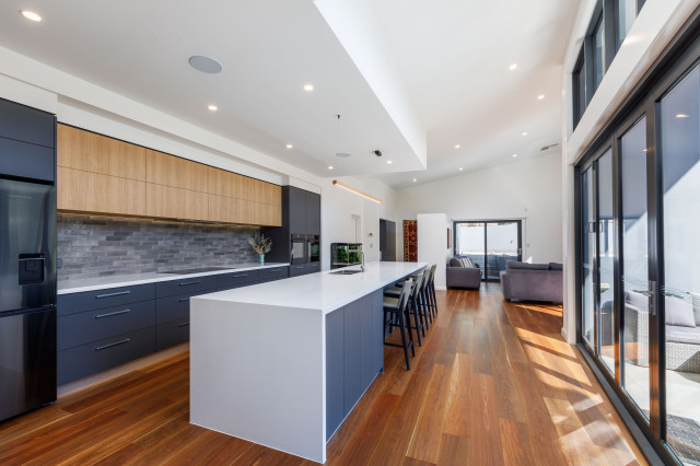 Lyons - Risdon Pl modern-koek