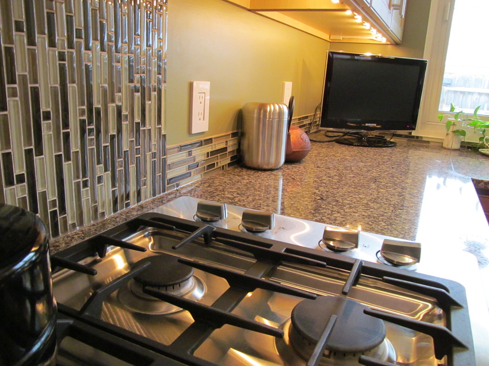 Kitchen - transitional kitchen idea