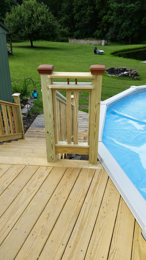 Example of a mid-sized eclectic backyard deck design