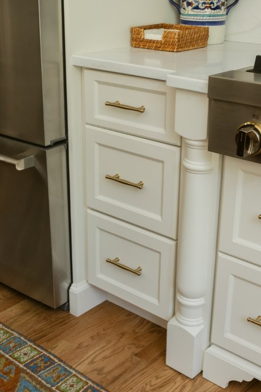 Kitchen - kitchen idea in Chicago