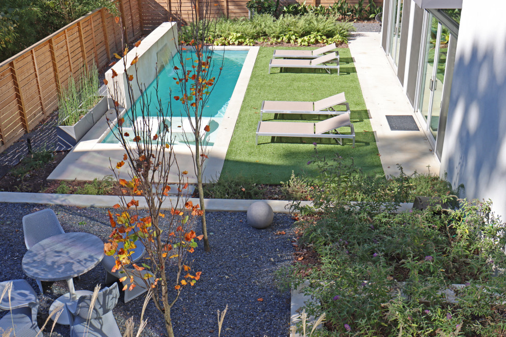 Ispirazione per un giardino minimalista esposto a mezz'ombra di medie dimensioni e dietro casa