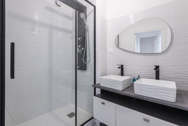 Appartement dans le 15&egrave;me - R&eacute;novation compl&egrave;te contemporary-bathroom