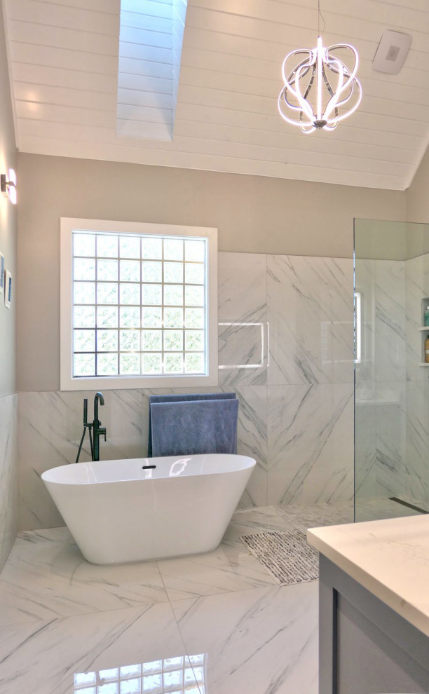 This is an example of a transitional bathroom in Nashville.