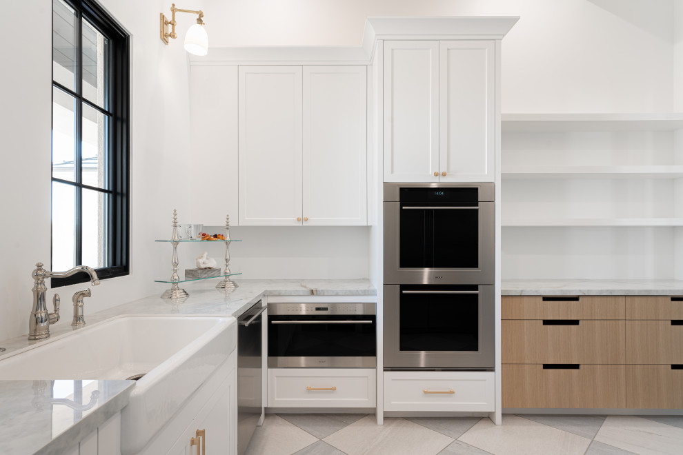 Transitional kitchen photo in Phoenix