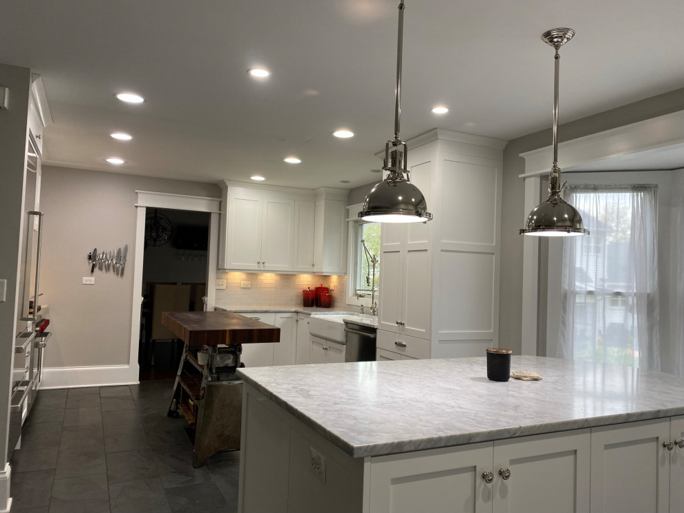 Kitchen - kitchen idea in Chicago