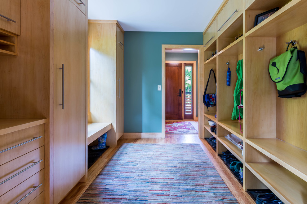 Minimalist home design photo in Minneapolis