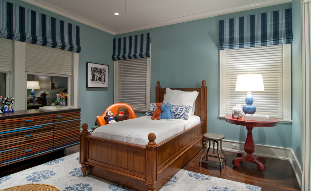 Inspiration for a mid-sized traditional kids' bedroom for kids 4-10 years old and boys in Houston with blue walls, dark hardwood floors and brown floor.