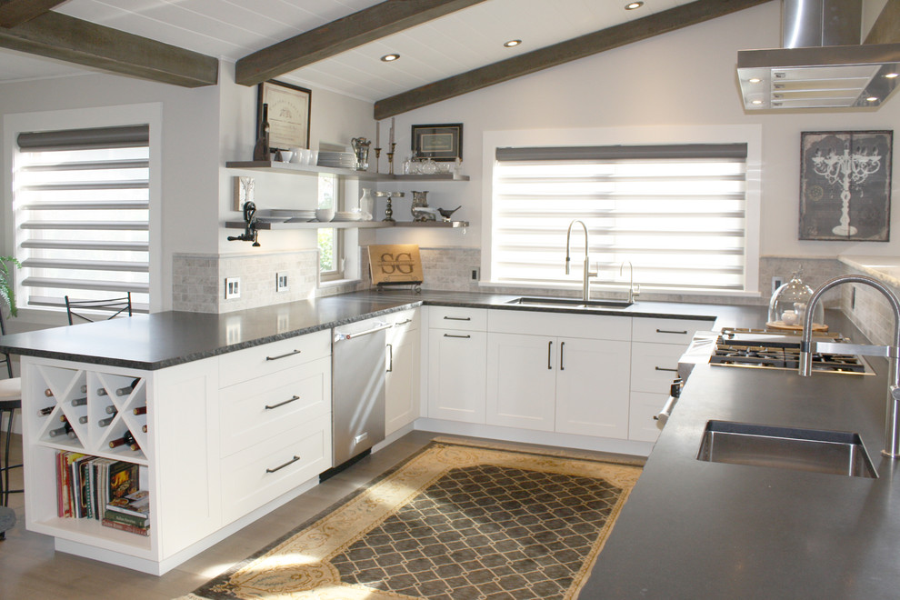Example of a mid-sized mountain style u-shaped medium tone wood floor open concept kitchen design in Vancouver with an undermount sink, shaker cabinets, white cabinets, granite countertops, gray backsplash, stone tile backsplash, stainless steel appliances and a peninsula
