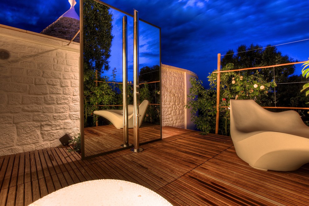 Inspiration for a contemporary deck in Bari.