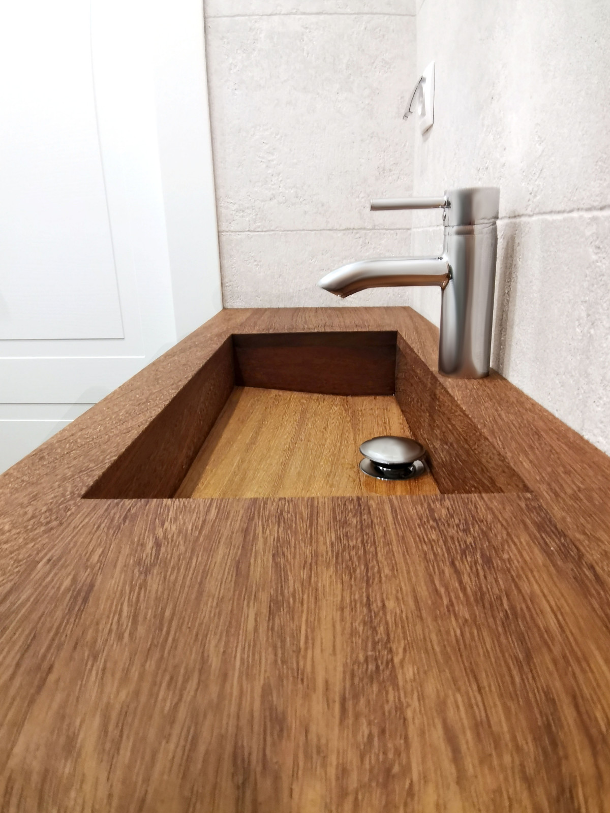 Раковина из дерева Ироко