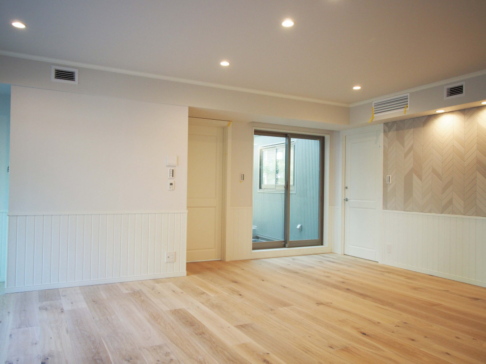 Photo of a large contemporary open concept family room in Tokyo with a library, grey walls, plywood floors, beige floor and wallpaper.