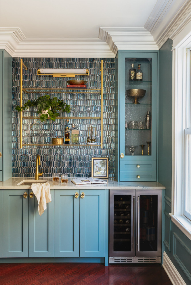 Example of a transitional home bar design in Chicago