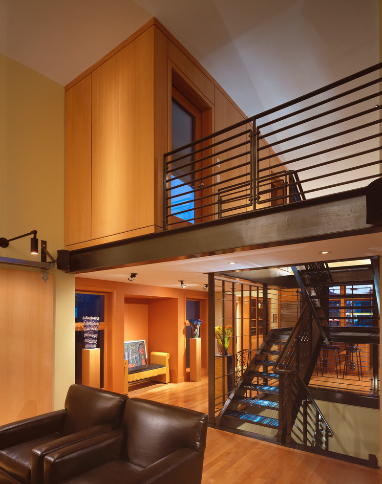 Contemporary staircase in Seattle with open risers.