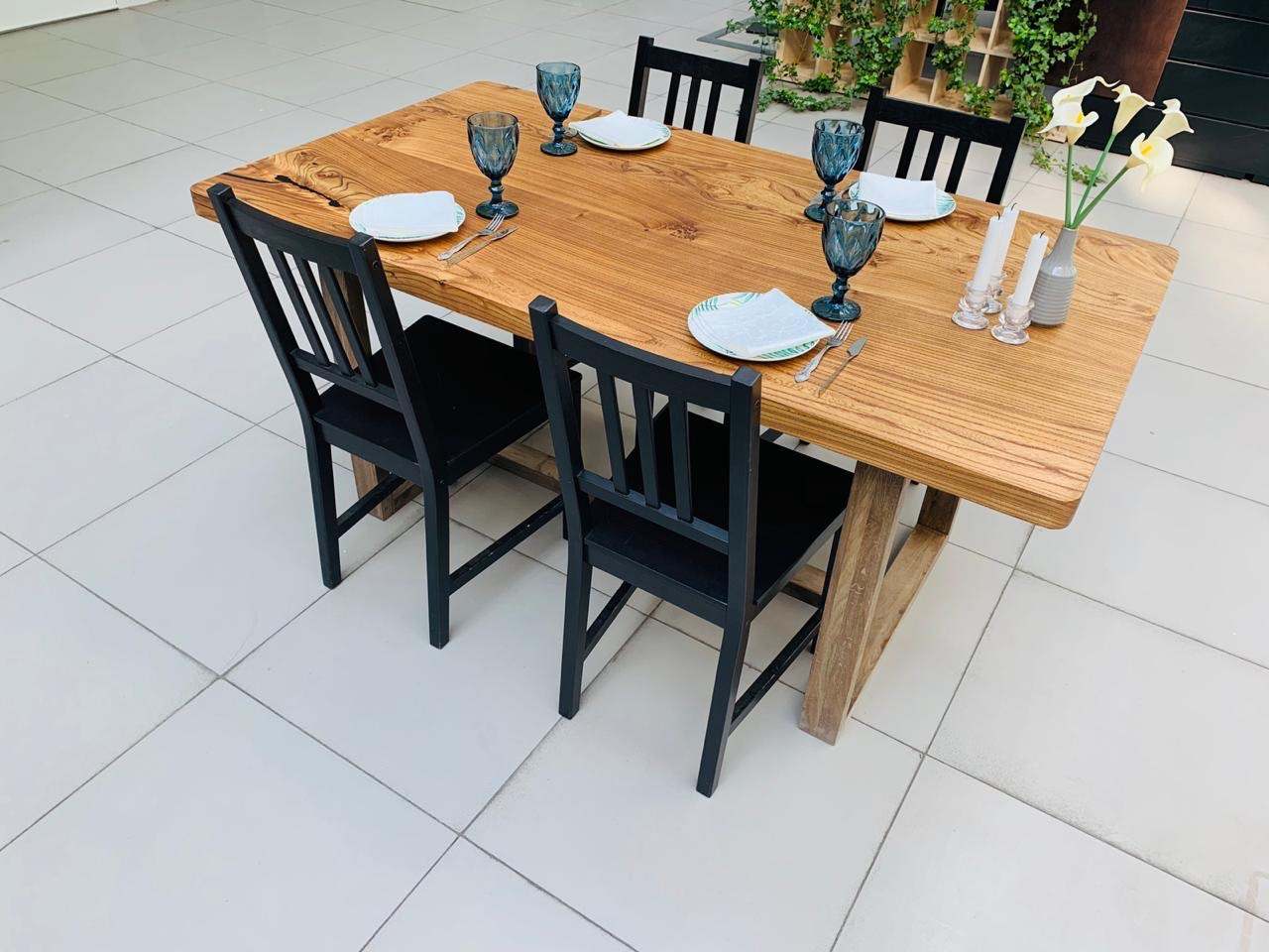 Обеденный стол из карагача