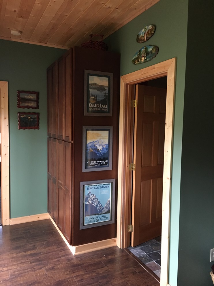 Mountain style hallway photo in Seattle