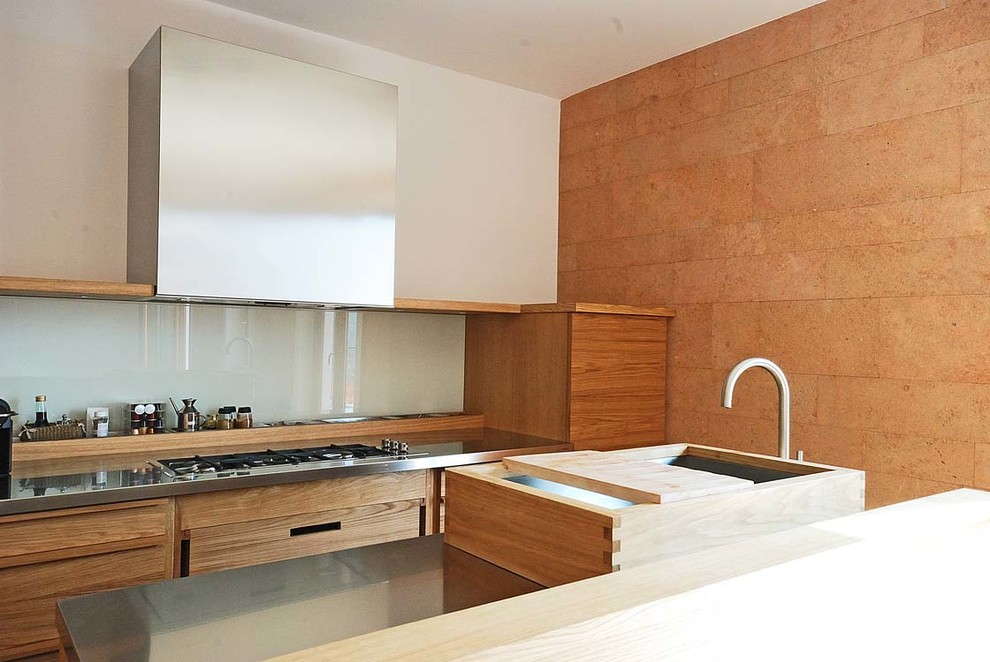 Inspiration for a modern kitchen in Milan.
