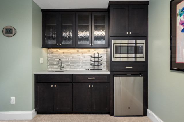 Clayton Basement modern-hausbar