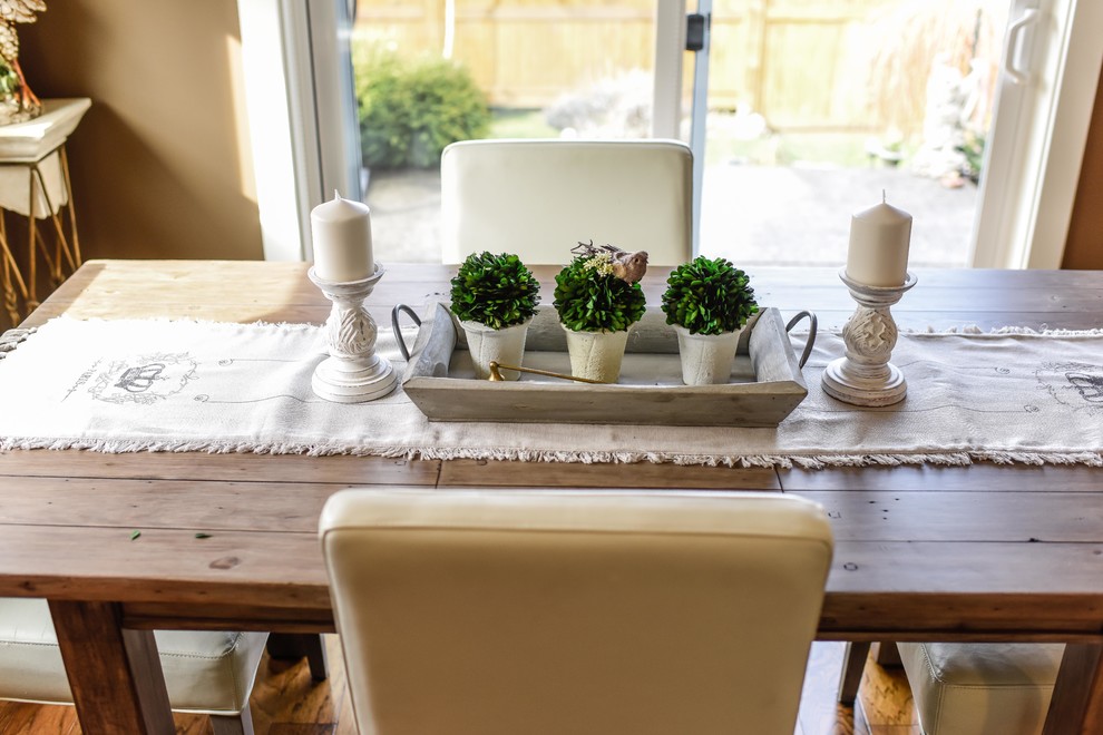 Dining room - transitional dining room idea