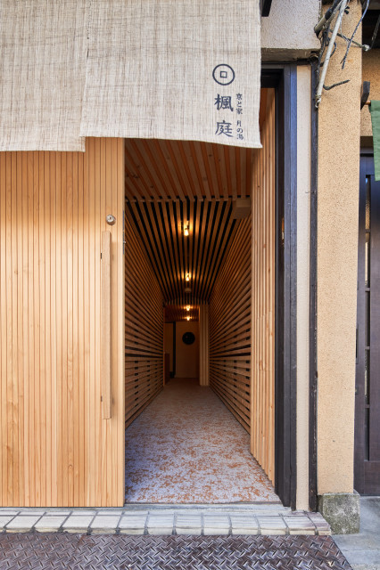 弓矢町ゲストハウス japones-moderno-entrada