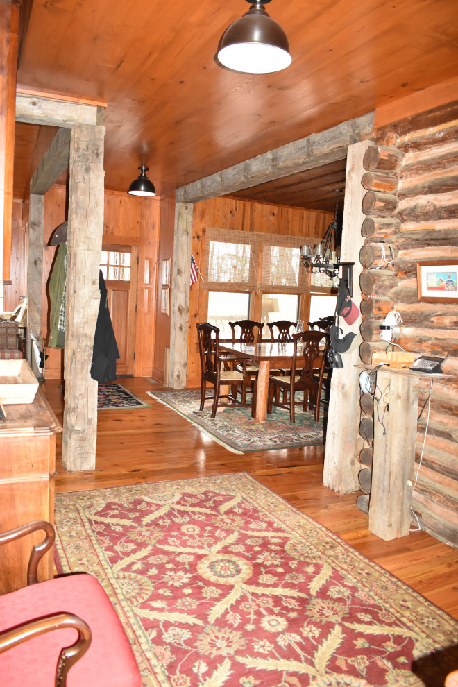Entryway - rustic entryway idea