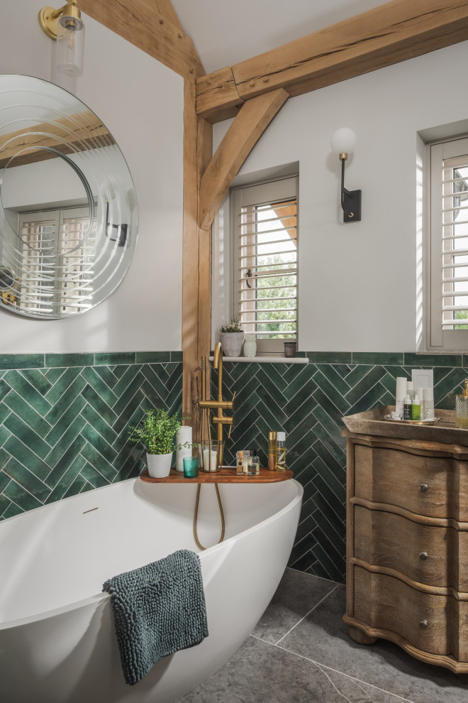 Свежая идея для дизайна: маленькая ванная комната в стиле кантри для на участке и в саду - отличное фото интерьера